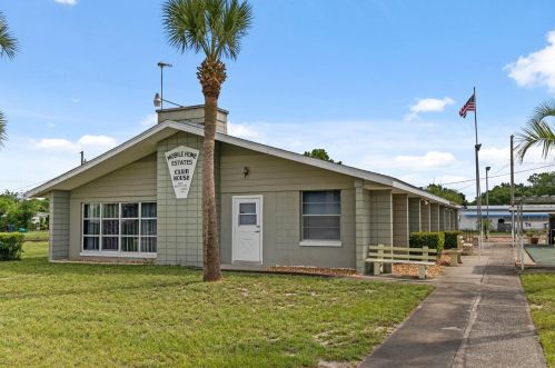 1525 Pleasant St, Tavares FL  32778-4001 exterior