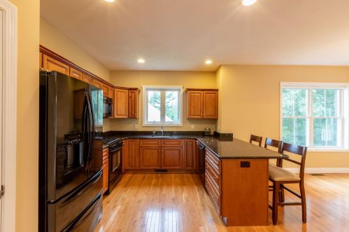 2 Sugar Plum Ln, Londonderry NH  03053-3300 exterior