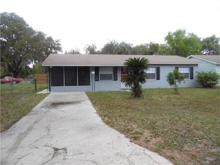 480 Lakeshore Ave, Umatilla, FL 32784-9593