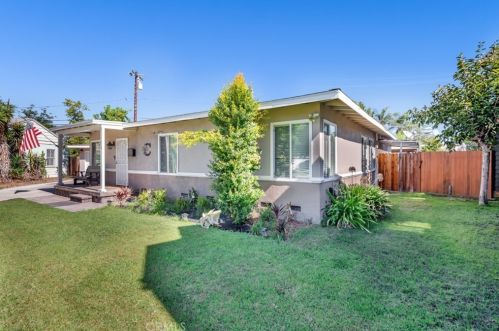 216 Russell Ave, Fullerton CA  92833-2437 exterior