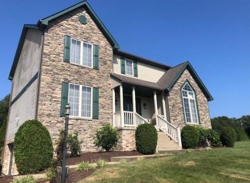 126 Cloverdale Dr, Evans City, PA 16033-3028
