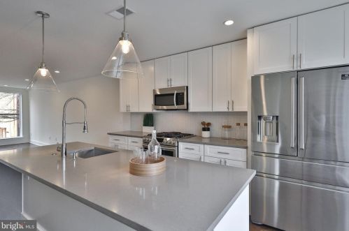 1102 2nd St, Philadelphia, PA 19123-1650