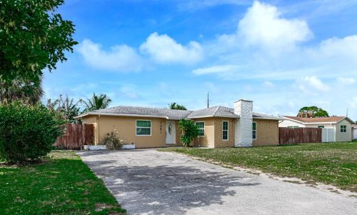 1081 Pineway Dr, West Palm Beach, FL 33417-5825