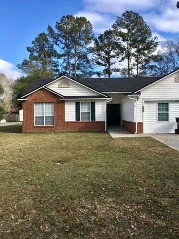 421 Magnolia Dr, Macclenny, FL 32063-5578