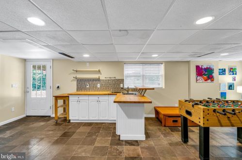 16 Bayberry Rd, Princeton NJ  08540-7417 exterior