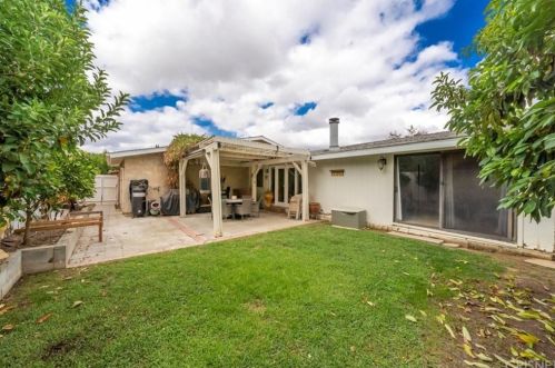 27546 Jasper Way, Santa Clarita CA  91384-3162 exterior