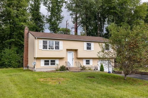 28 Linwood Dr, Bloomfield, CT 06002-1740