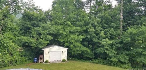 23 Honeycomb Ln, North Haven CT  06473-1005 exterior