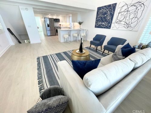 320 Rossmore Dr, Oxnard CA  93035-4465 exterior