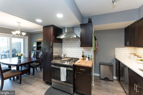 281 Chelsea Cir, Newtown Square PA  19073-2104 exterior