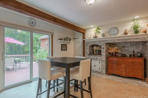 75 Great Ring Rd, Sandy Hook CT 06482-1605 exterior