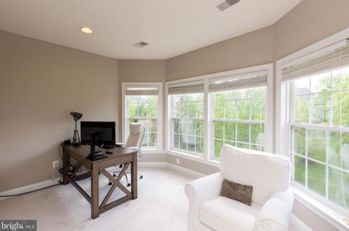 19277 Crk Fld Cir, Leesburg VA  20176-1621 exterior