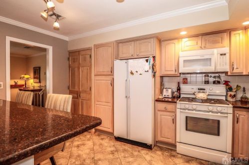 19 Herold Pl, Metuchen NJ  08840-2603 exterior