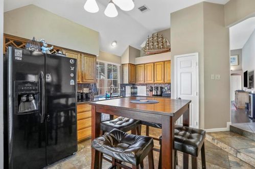 302 Pecos Trl, Irving TX 75063-4543 exterior