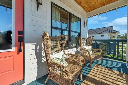 1208 32 St, Galveston TX 77550-6823 exterior