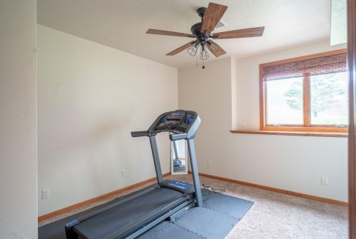 1300 Westbury Ct, Manitowoc WI  54220-8756 exterior