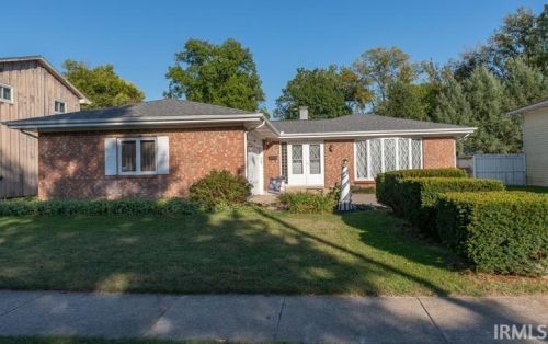 140 Manchester Dr, Mishawaka, IN 46544-3526