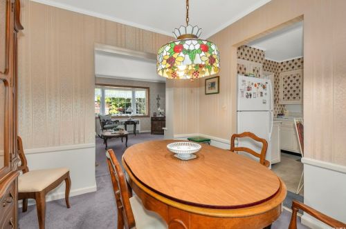 20 Clare Dr, Elwood NY  11731-1324 exterior