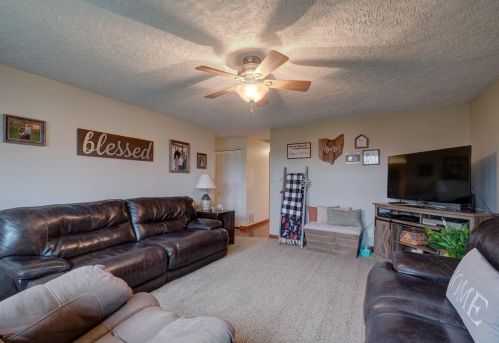 212 Edgefield Blvd, Marion OH 43302-5801 exterior