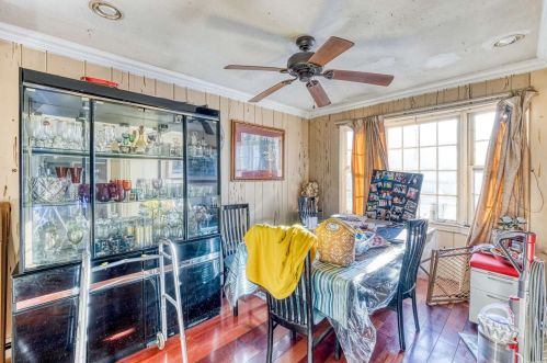 1 Greentree Cir, Westbury NY  11590-1510 exterior