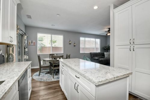 33551 Maplewood Ct, Temecula CA  92592-1832 exterior