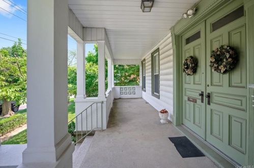 165 Meadow Ln, New Rochelle, NY 10805-2350