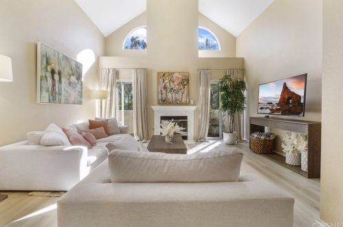 14347 Albers St, Van Nuys, CA 91401-5112