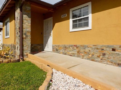 1302 Wadsworth Ave, Compton, CA 90220-3949