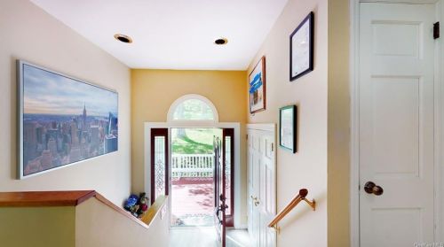 616 Douglas Rd, Chappaqua NY  10514-3022 exterior