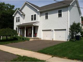 190 Astoria Ave, Bridgeport, CT 06604-1727