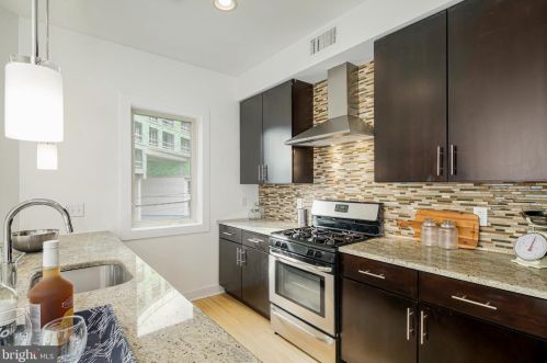 1102 Hope St, Philadelphia PA  19123-1659 exterior