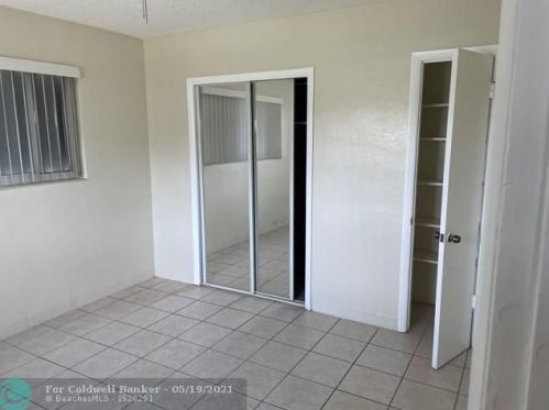 105 2nd Ave, Dania Beach FL  33004-4808 exterior