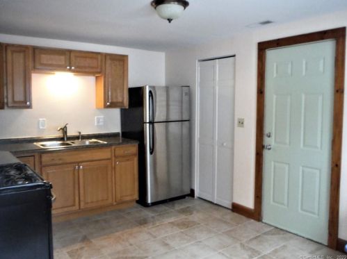 1 Hull St, Huntington, CT 06484-3324