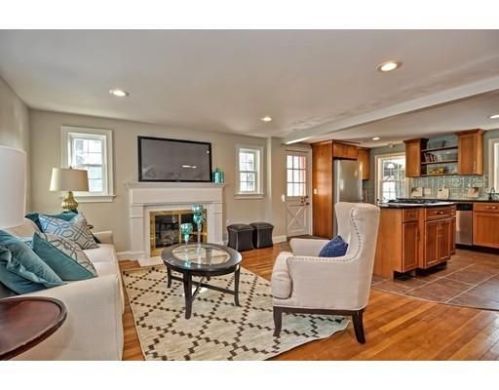 7 Vermont Ave, Natick, MA 01760-2224