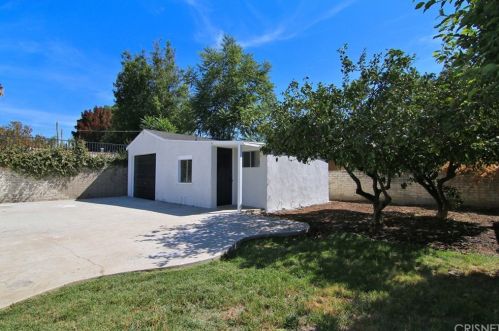 15532 Leadwell St, Van Nuys CA 91406-3315 exterior