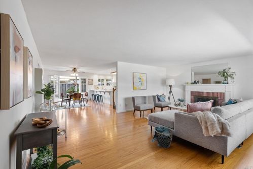 1986 Dowling Ct, Santa Rosa, CA 95404-3104