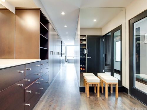 514 Cook St, Denver CO 80205-3735 exterior