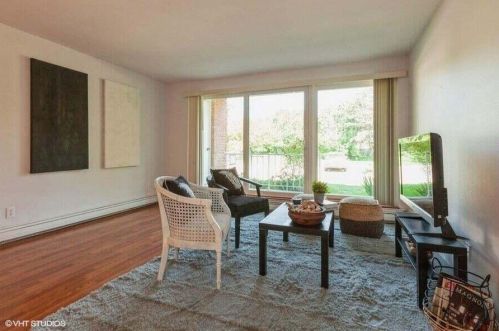 937 Heritage Ct, Thiensville, WI 53092-6082