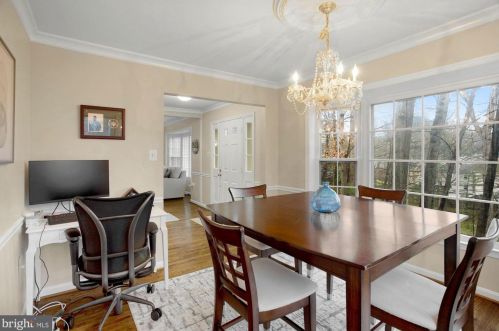 5666 Sutherland Ct, Springfield VA  22015-1850 exterior