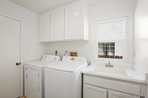 4325 Corte De La Fonda, San Diego CA  92130-2126 exterior