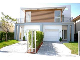 2242 16th Ave, Miami, FL 33145-3926