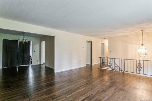 68 Wood St, Mahopac NY  10541-4904 exterior