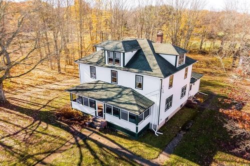 4 Old Colchester Rd, Amston, CT 06231-1319