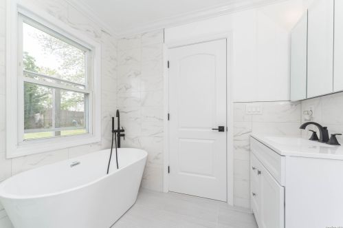 820 County Line Rd, Amityville NY  11701-1752 exterior