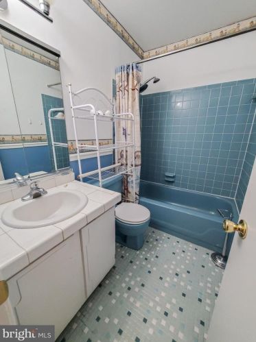 12 Heritage Dr, Dover DE  19904-6519 exterior