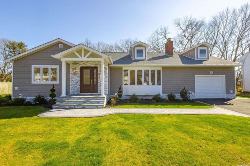 61 Lauren Ave, Huntington Station, NY 11746-6635