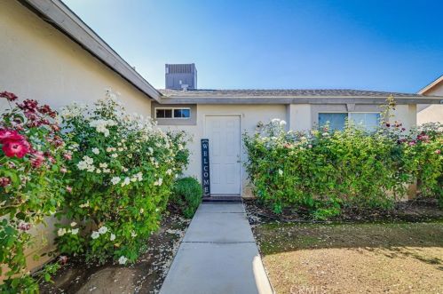 8805 Trooper Way, Bakersfield, CA 93306-7728
