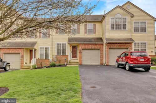 7649 Cross Creek Cir, Breinigsville, PA 18031-1451
