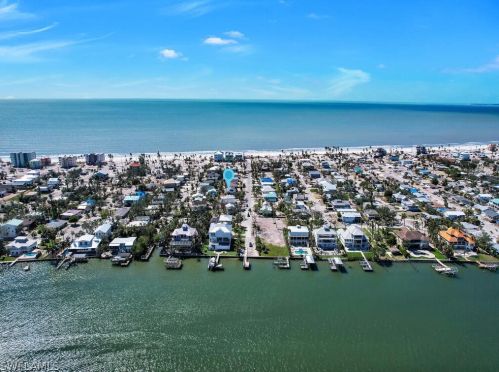 146 Hercules Dr, Fort Myers Beach, FL 33931-3830