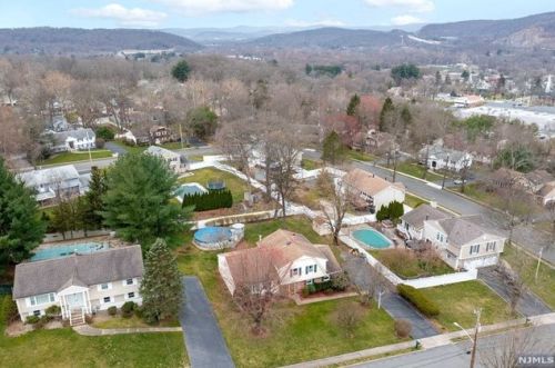 50 Sheffield St, Oakland NJ  07436-2657 exterior